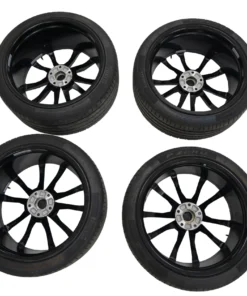 Lamborghini Urus Pirelli Tyres 23 Inch (Green Stripes)