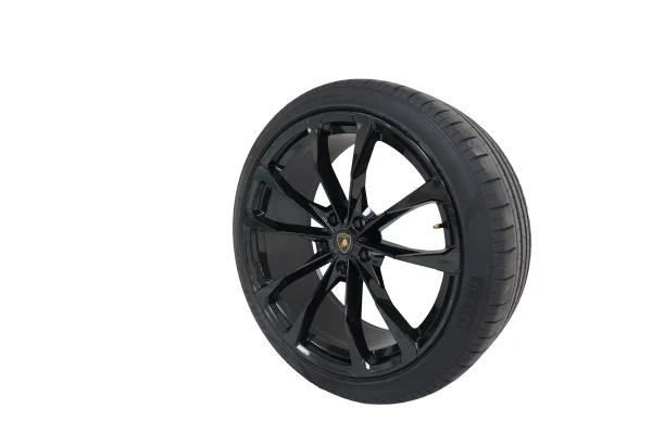 Lamborghini Urus Pirelli Tyres 23 Inch