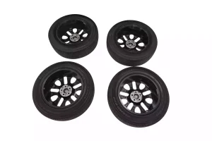 Land Rover Defender 20 Pirelli Tyres Defender Silver OEM L8BMCA for sale in dubai