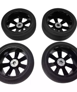 ROLLS ROYCE CULLINAN 21 Factory Wheels Silver and black for sale in Dubai