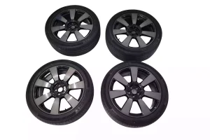 ROLLS ROYCE CULLINAN 21 Factory Wheels Silver and black for sale in Dubai