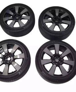 ROLLS ROYCE CULLINAN 21 Factory Wheels Silver and black for sale in Dubai