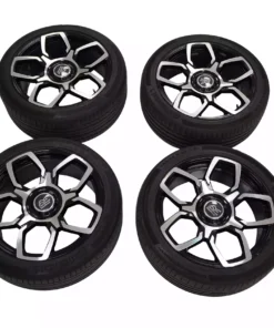 ROLLS ROYCE CULLINAN Black Badge 22″ Factory Wheels Silver and black OEM 6883750 6883749