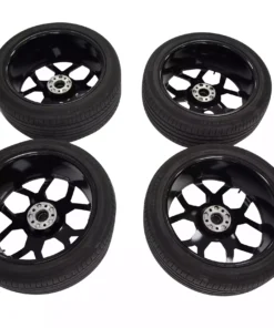 ROLLS ROYCE CULLINAN Black Badge 22″ Factory Wheels Silver and black OEM 6883750 6883749