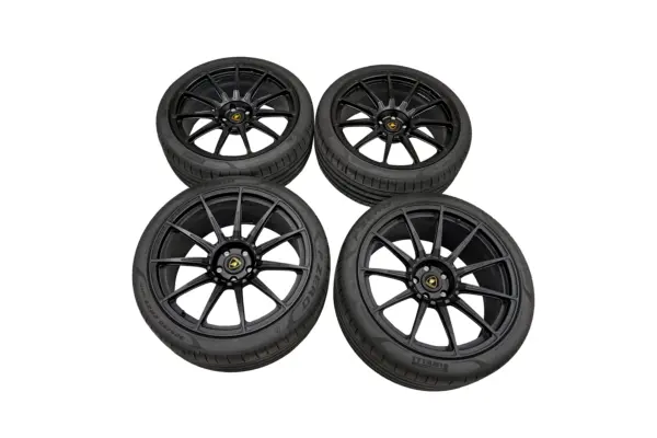 Lamborghini Urus Pirelli Tyres 23 Inch Black OEM 4ML601025DC - 4ML601025DD for sale in dubai