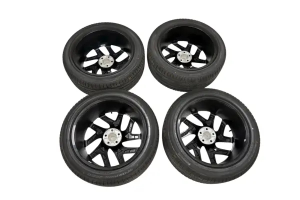 Range Rover Sport 22 inch Pirelli Tires Set Black OEM N9XM-1007-AA for sale in dubai1