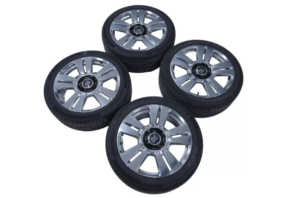 Rolls Royce Cullinan Original Tyres Set with Rims Chrome Set 2025 OEM 6884710 for sale in dubai 01