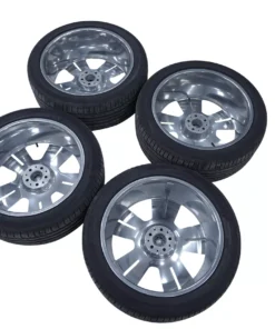 Rolls Royce Cullinan Original Tyres Set with Rims Chrome Set 2025 OEM 6884710 for sale in dubai 02.webp