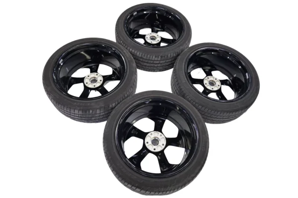 Bentley Bentayga Wheels Rims with Tyres Black OEM 36A601025 for sale in dubai 02