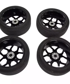 ROLLS ROYCE CULLINAN Black Badge 22″ Factory Wheels Silver and black OEM 6883750 6883749 02