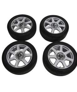 ROLLS ROYCE CULLINAN Original Tires with Rims and Bolts Silver for sale in dubai