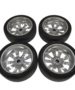 Rolls Royce Wraith & Dawn Original Tires with Rims Set Chrome OEM 68649876864988 for sale in Dubai (2)